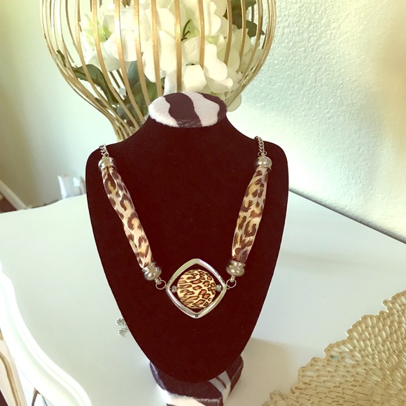 Jewelry - Leopard necklace
